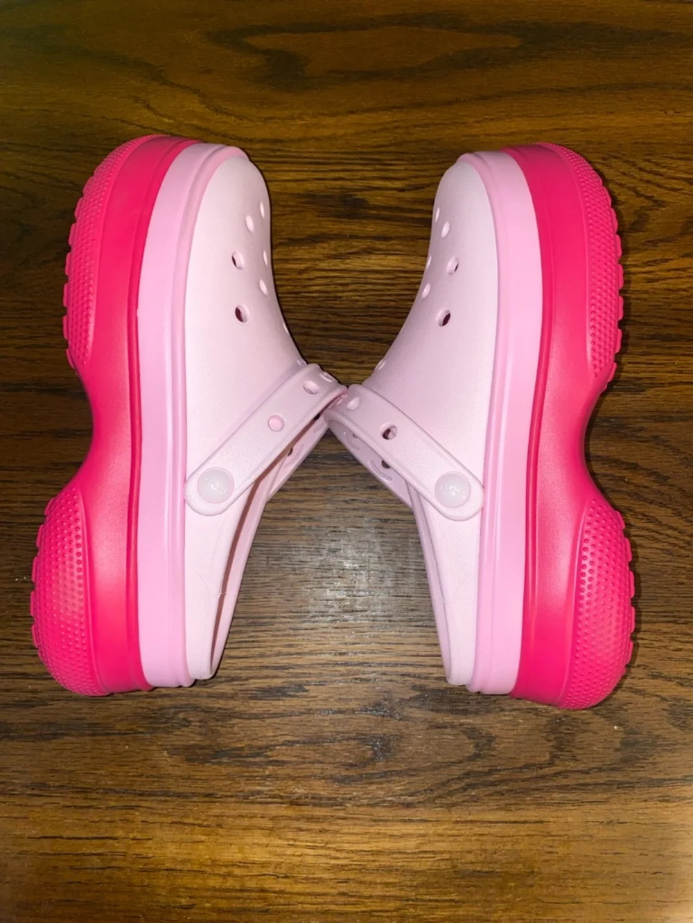 CROCS Classic Clog Mule in Light Pink with Hot Pink Sole - Picture 8 of 10